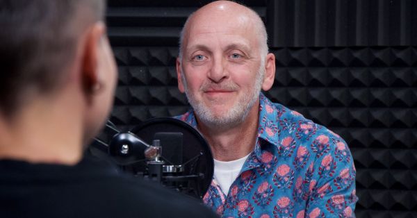 gorillas-with-digital-wallets-how-ai-helps-understand-the-needs-of-other-species-jonathan-ledgard-tehanu-1200-628-600×314